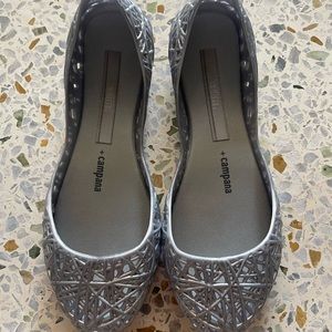 Mini Melissa and campaña silver ballet flats
